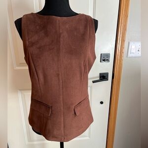 New Camila Coelho Brown faux suede sleeveless lined back zipper top/vest. Size 6
